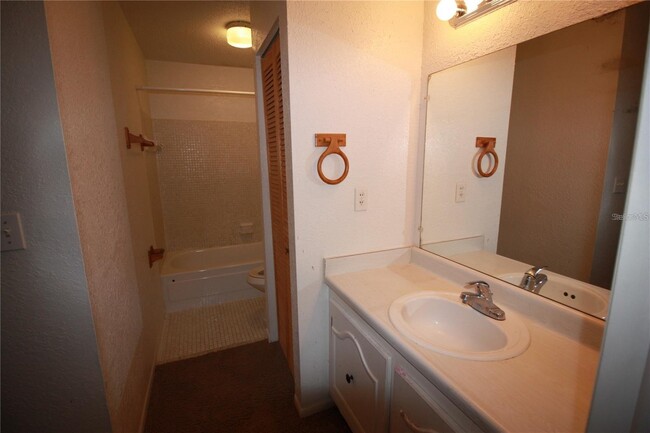 Building Photo - 522 Orange Dr