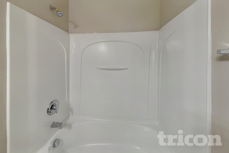 Building Photo - 15609 Carrington Ridge Dr