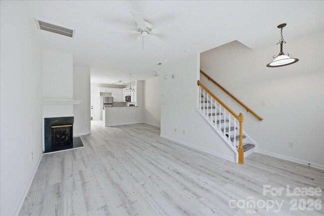 Building Photo - 6928 Creft Cir