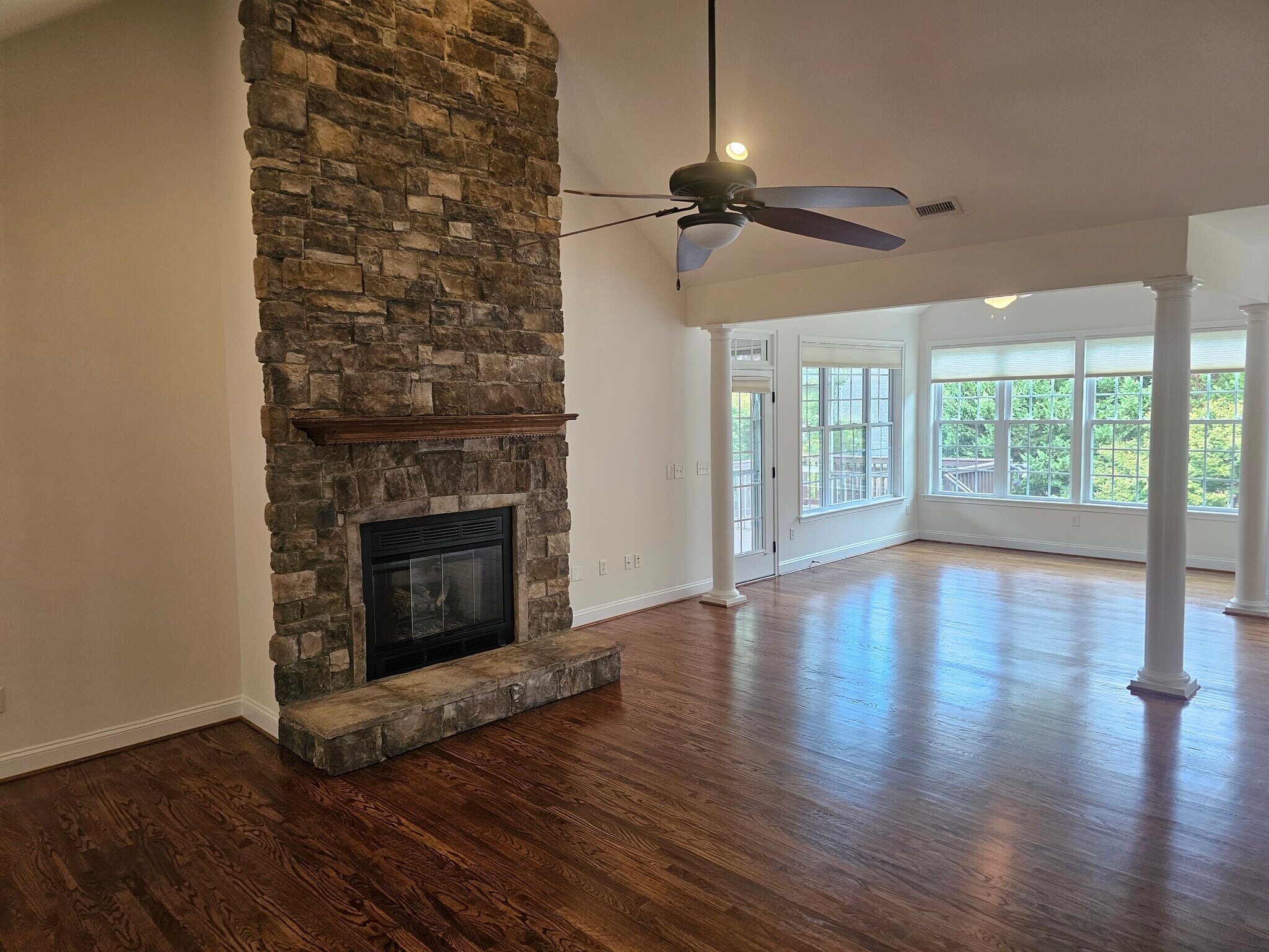 Building Photo - 212 Medford Dr