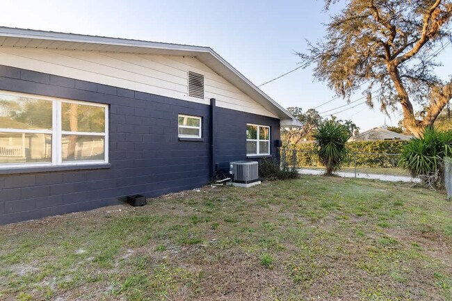 Building Photo - 5542 20th St