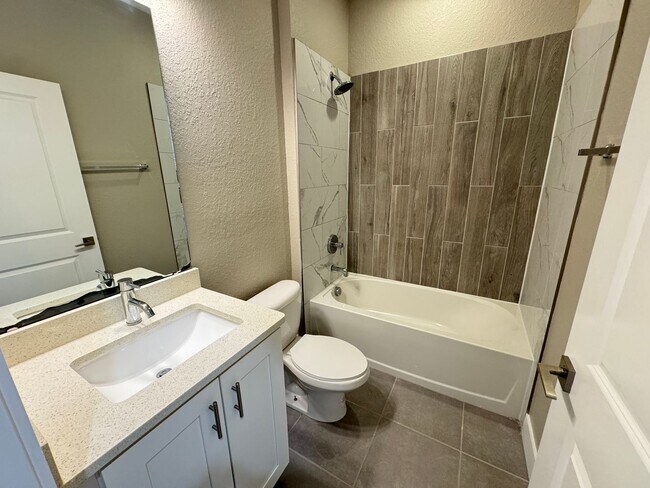 Building Photo - $500 OFF OF A MONTH OF RENT! Beautiful 4BD/2BA Home in Poinciana – No HOA Approval Needed! Pets W...