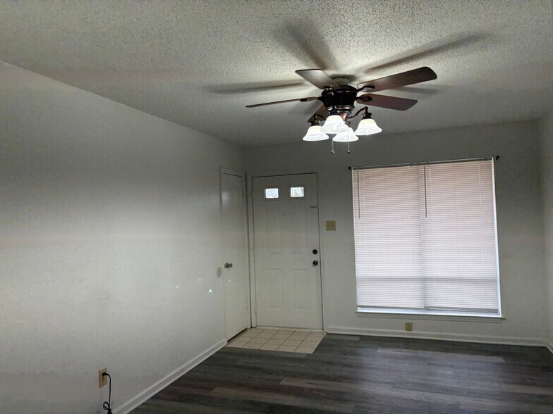 Building Photo - 232 Hilda St