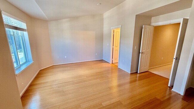 Building Photo - 5583 Lakemont Blvd SE