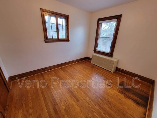Building Photo - 800 Chestnut St