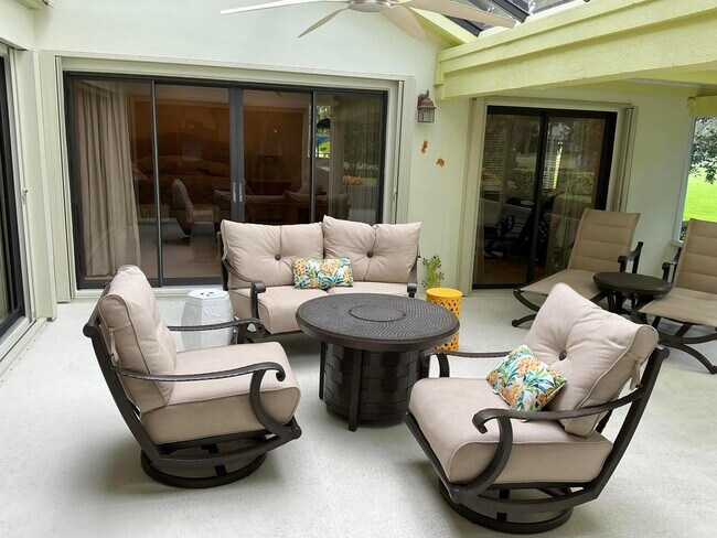 Building Photo - 4559 S Lake Dr