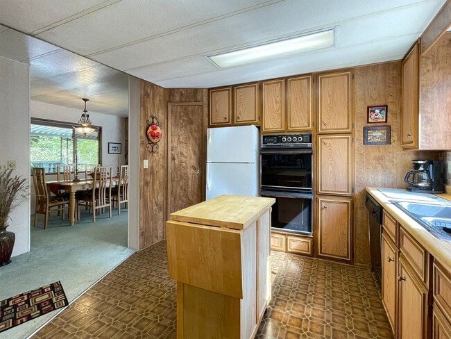 Building Photo - 121 Ivy Ln