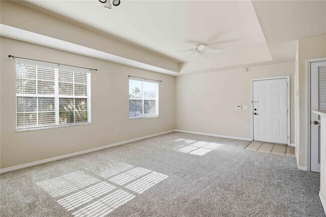 Building Photo - 1015 Villagio Cir