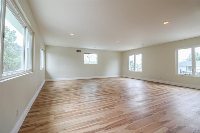 Building Photo - 16608 Park Ln Cir