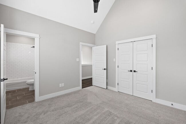 Building Photo - 904 Martin St