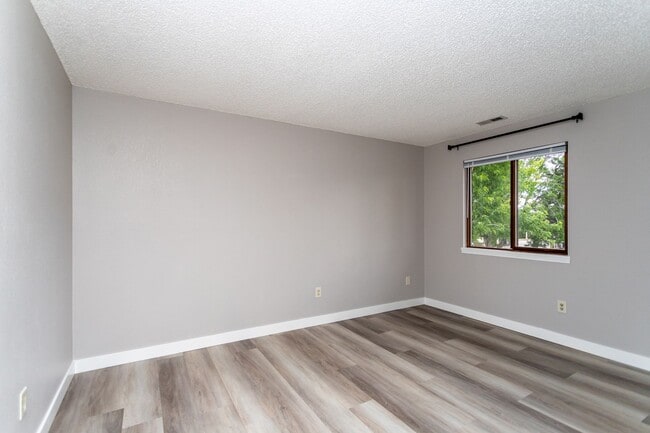 Building Photo - Cozy 2 bedroom, 1 bathroom retreat in a Gated Community!