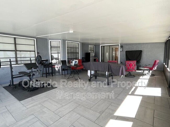 Building Photo - 947 Wages Way