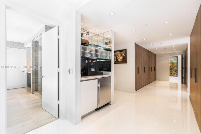 Building Photo - 1 Collins Ave