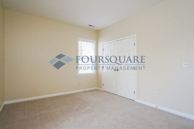 Building Photo - Spacious 3-Bedroom Single-Family Home with...