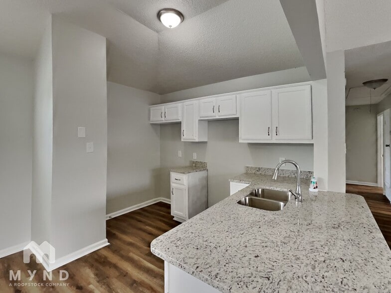 Building Photo - 4271 Wagon Trail Cove