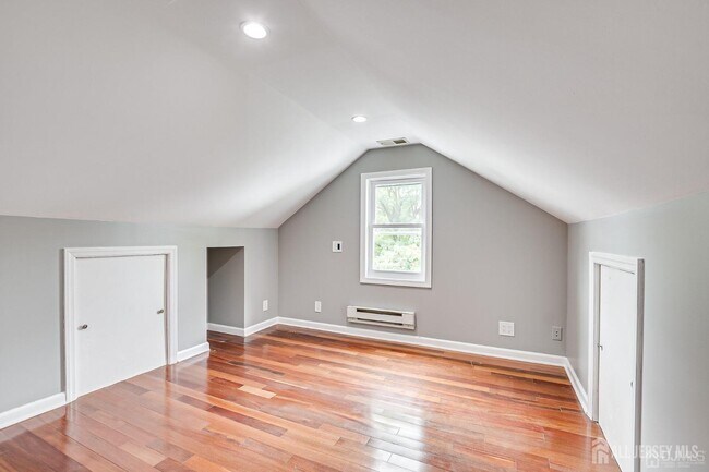 Building Photo - 48 Johnson Pl
