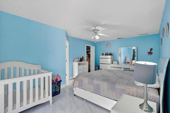 Building Photo - 1121 SW Ivanhoe St