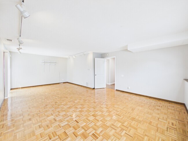 Building Photo - 4360 Mumford Dr