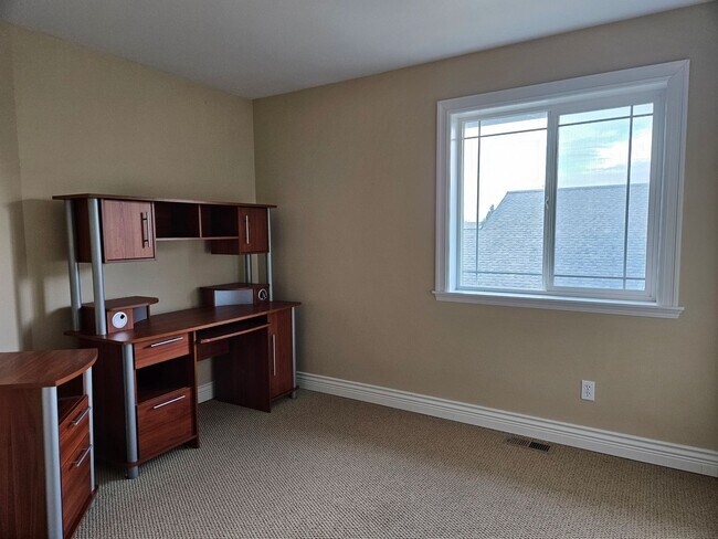 Building Photo - 4 Bedroom House for Rent in Ferndale