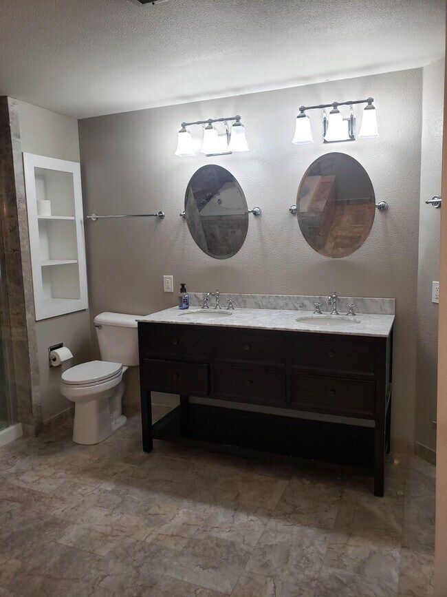 Building Photo - Beautiful Home in Quiet Cul-de-sac!