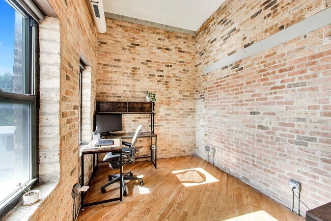 Building Photo - 1400 N Milwaukee Ave