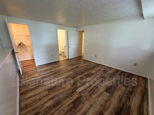 Building Photo - 9397 London Tower Ct