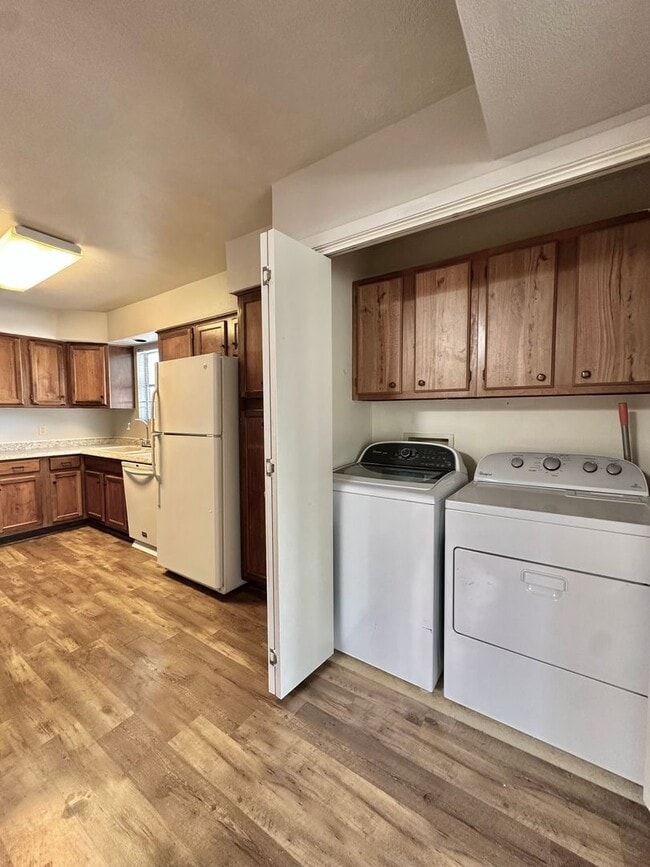 Building Photo - COMING DECEMBER 2025- 2 Bedroom 1.5 Bathroom Condo + Clubhouse/Pool/River Access