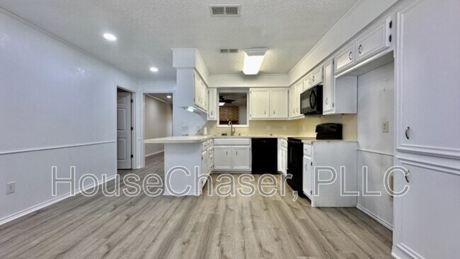 Building Photo - 6814 Hyden Ave