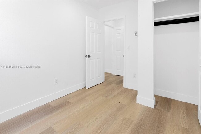 Building Photo - 1528 NE 145th St