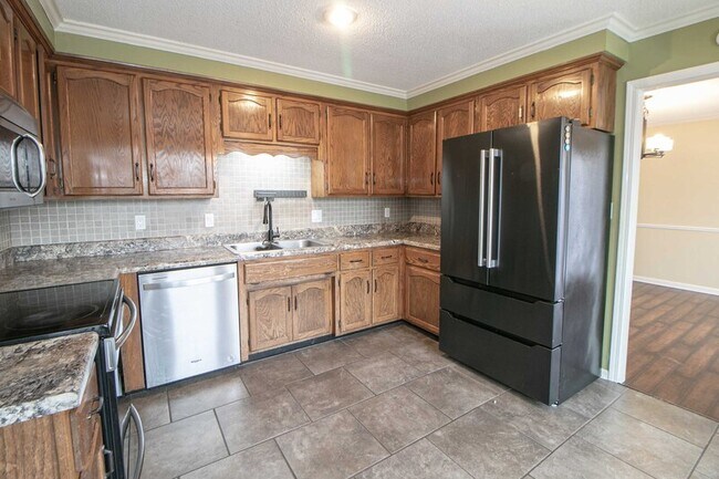 Building Photo - 1122 Rosebrook Dr