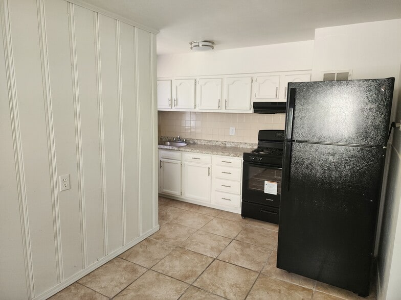 Kitchen - 1830 Ferguson Ave