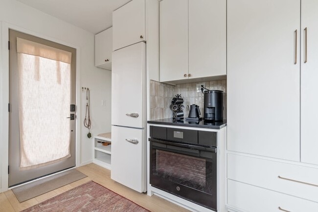 Building Photo - 3804 Lookout Dr