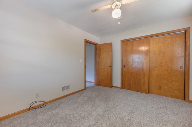 Building Photo - 1822 W Schantz Ave