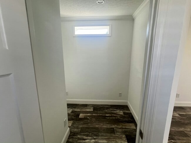 Building Photo - 40 Betty Dr