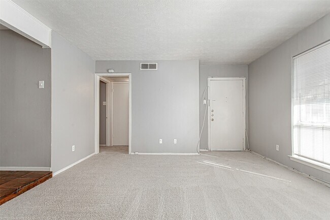 Building Photo - 10248 Regal Oaks Dr