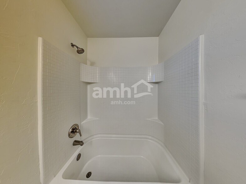 Building Photo - 739 W Paseo Celestial