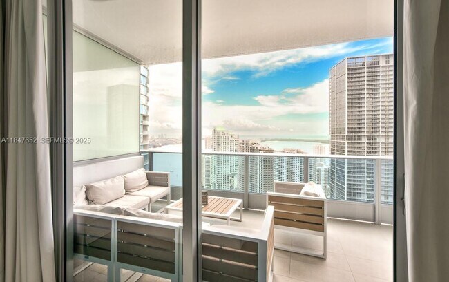 Building Photo - 200 Biscayne Blvd Way