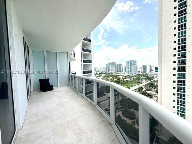 Building Photo - 16001 Collins Ave