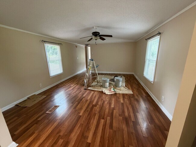 Building Photo - Semi-Country Living