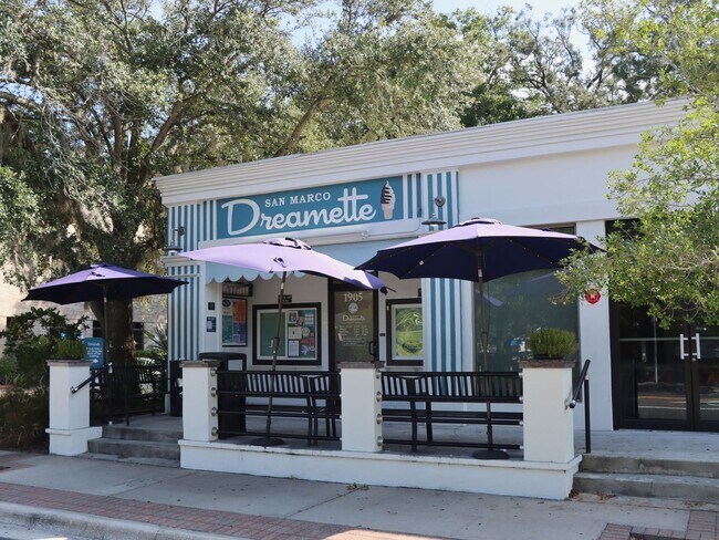 Building Photo - Charming 1/1 in Historic San Marco!