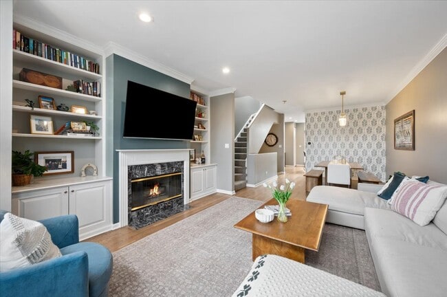 Building Photo - 1214 W School St