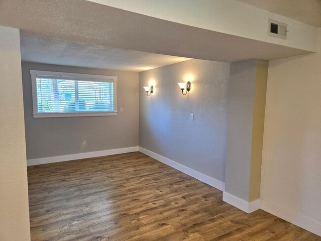 Building Photo - Love the area you live ! 3 bedroom 2 bath ...