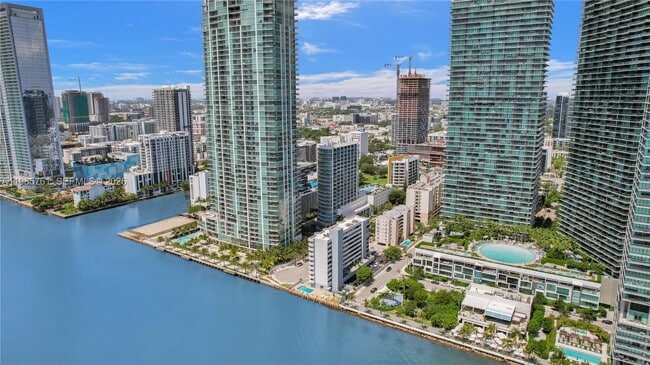 Building Photo - 480 NE 30th St