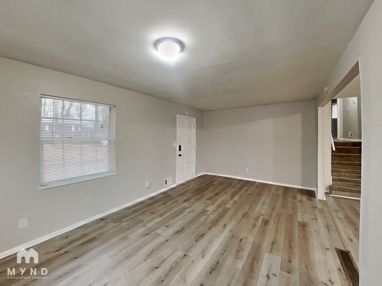 Building Photo - 5465 Deerfield Trail