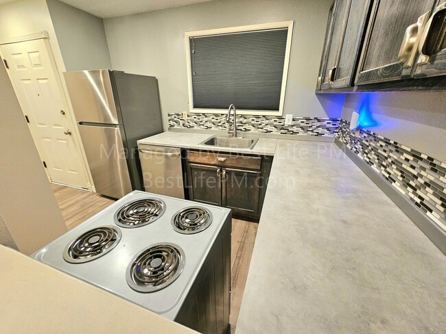 Building Photo - 603 SE 148th Ave