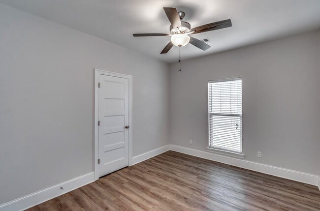 Building Photo - 867 Long Leaf Cir