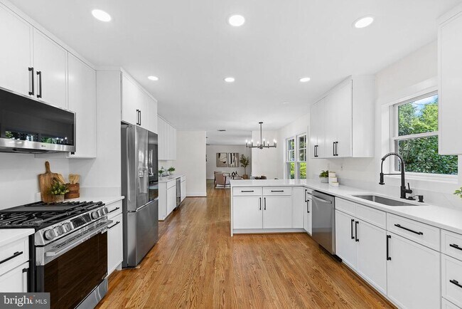 Building Photo - 6353 Crosswoods Dr