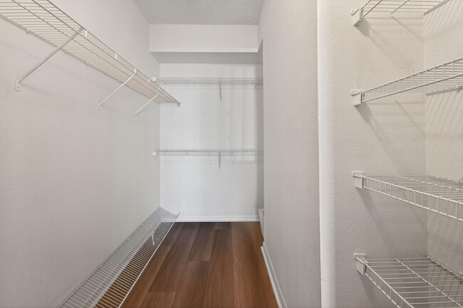 Building Photo - 2804 Sarento Pl