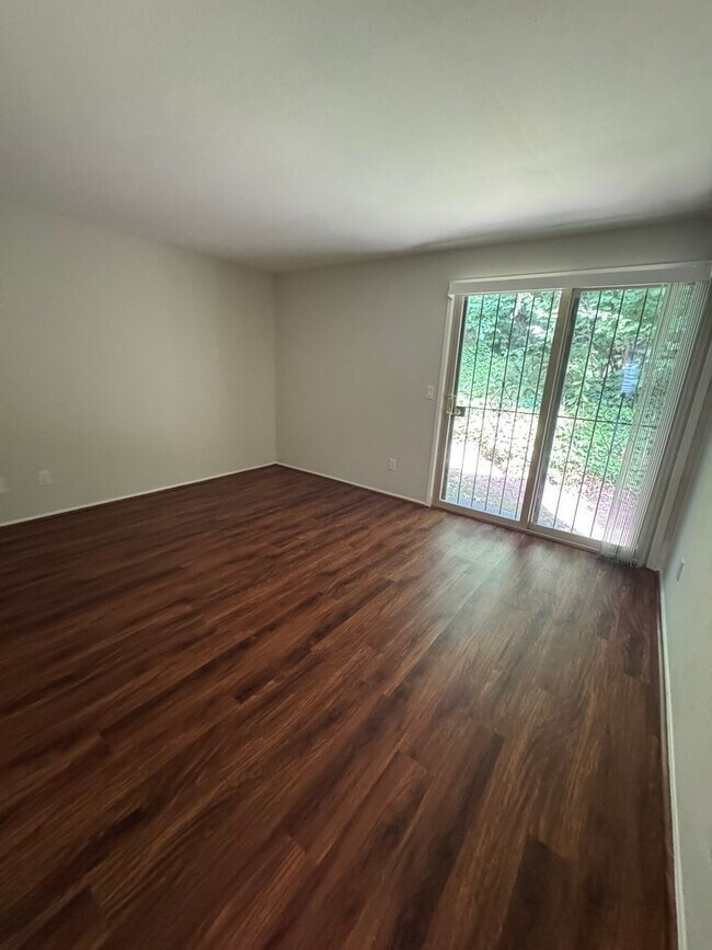 Building Photo - 2bd/2ba Kirkland Condo