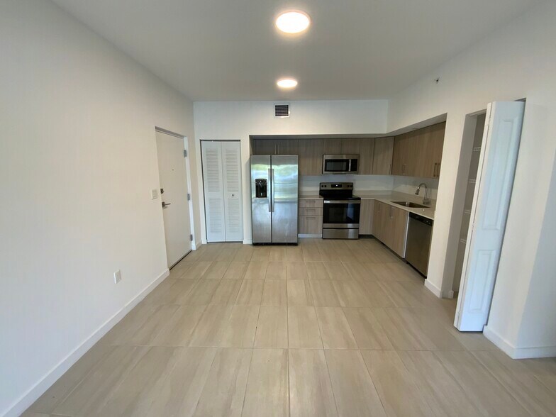 Building Photo - 340 NW 206th Ter